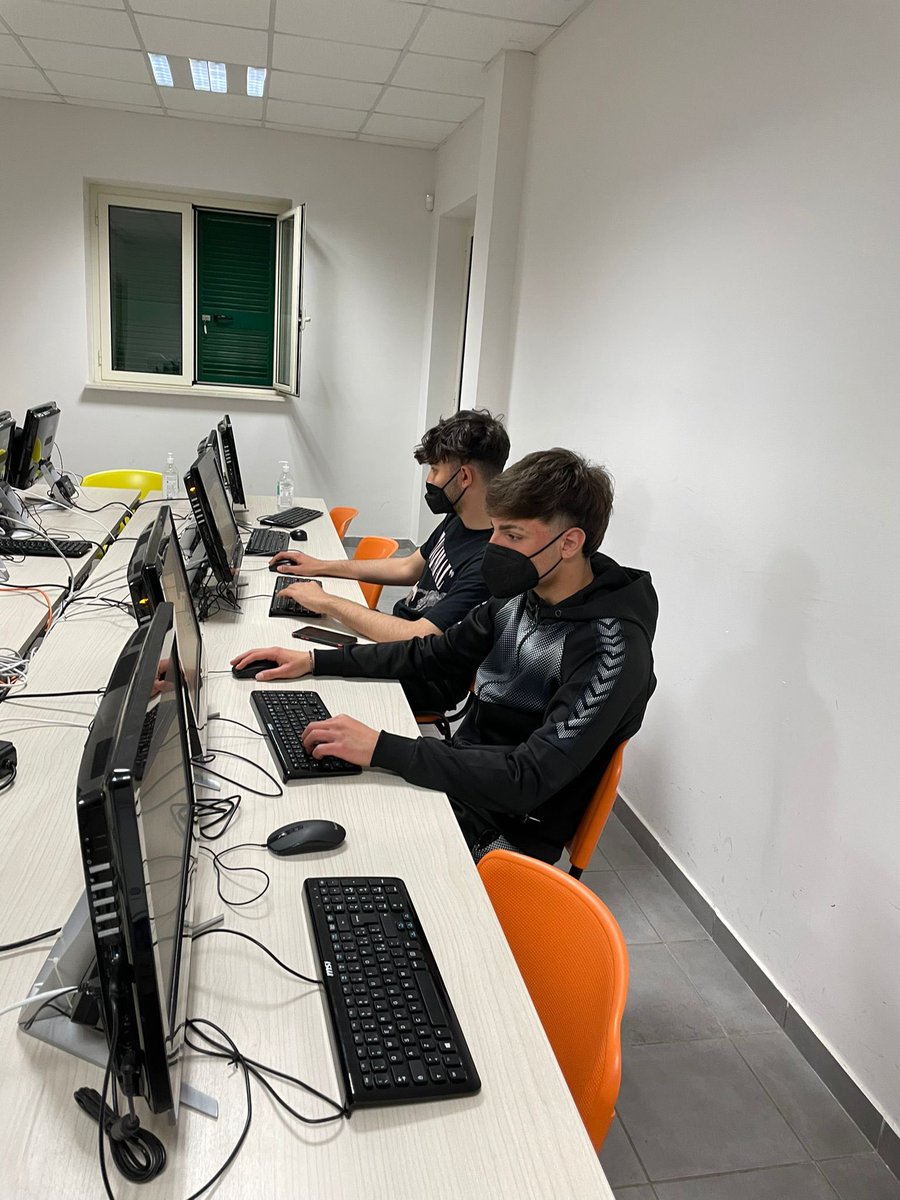STOTW_3Asp's tweet photo. Sempre sul pezzo!✒️🔜
Condividiamo alcune  foto che ci ritraggono mentre, incessantemente e caparbiamente, continuiamo a lavorare. 
La prossima deadline è vicina!💪🏻
#edcaserta #asoc2122  #liceofermiparete #monitoraggiocivico #3asp #ascuoladiopencoesione #opencoesione #Monithon https://t.co/zr4POo9sPF