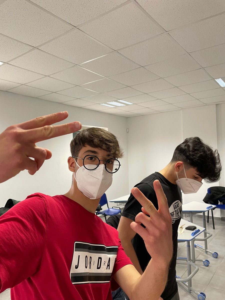 STOTW_3Asp's tweet photo. Sempre sul pezzo!✒️🔜
Condividiamo alcune  foto che ci ritraggono mentre, incessantemente e caparbiamente, continuiamo a lavorare. 
La prossima deadline è vicina!💪🏻
#edcaserta #asoc2122  #liceofermiparete #monitoraggiocivico #3asp #ascuoladiopencoesione #opencoesione #Monithon https://t.co/zr4POo9sPF
