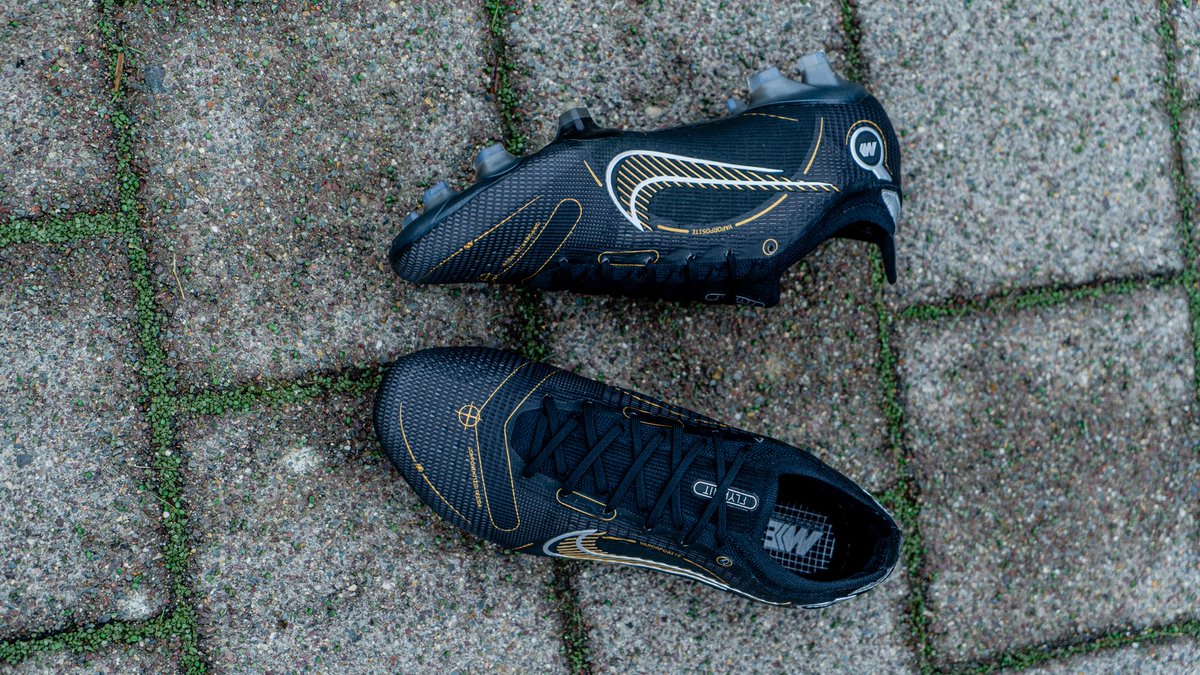 Soccer_Fans's tweet photo. 🌑 @nikefootball 🌑
CASTING SHADOWS. 😈 Das neue @nike
#Shadow Pack mit dem Mercurial #Superfly, Mercurial #Vapor und #Phantom GT2 in den neuen dunklen Colorways⚽️ Jetzt entdecken! 🛍▶️ https://t.co/Bn2TmITbCi
#SoccerFans #Nike #NikeFootball #Fussball #ShadowPack https://t.co/e0VEnttSJi