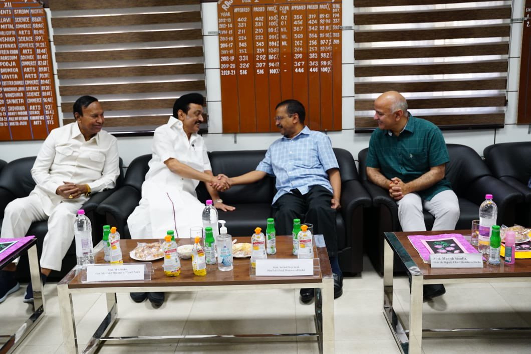 msisodia's tweet photo. Hon. CM Tamil Nadu, @mkstalin ji, visited our Delhi School today. It was an honour to show him around our school along with Hon CM Delhi @ArvindKejriwal ji. I'd like to thank CM @mkstalin for his gesture, which will encourage states to work together to improve education system. https://t.co/Zyw3OWQHbN