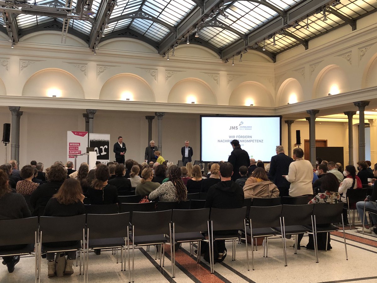 Ready to go: Germany’s leading media join forces to fight #disinfo in Journalisms macht Schule, an inspiring model in news literacy work. Proud @LieDetectorsOrg is part of it. Today kicks off 2 Berlin days w speakers incl from @DIEZEIT @nrecherche @TIDE_HH @correctiv_org @mabb_de