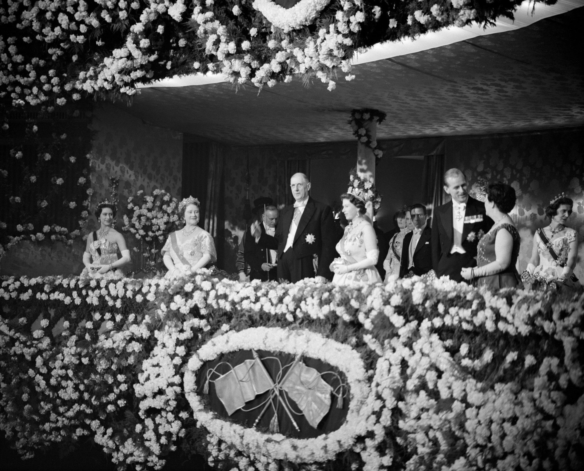 The Royal Family on Twitter "𝟏𝟗𝟔𝟎 The Queen and President Charles de Gaulle are pictured in a