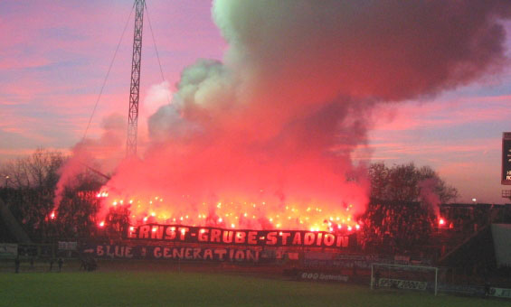 In unserer aktuellen Podcast-Folge erzählt @mm_aa_ii_kk über die Entwicklung des <a href="/1_FCM/">Magdeburg Depre II</a> und seiner Fanszene seit Ende der 80er. Von der Europapokal-Sperre über die Anfänge der Ultras in Magdeburg bis zum großen Aufschwung. Überall online, hört mal rein: bit.ly/3CGeXPx