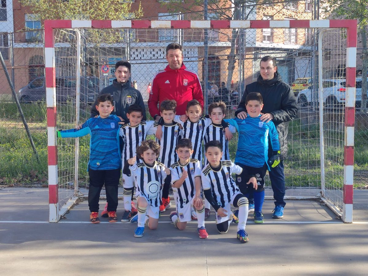 CDBLaAcademia's tweet photo. 💂‍♂️Vestidos y formados con la elástica blanquinegra deseando que comience la tarde de fútbol⚽️ https://t.co/BXzQ40ciGg