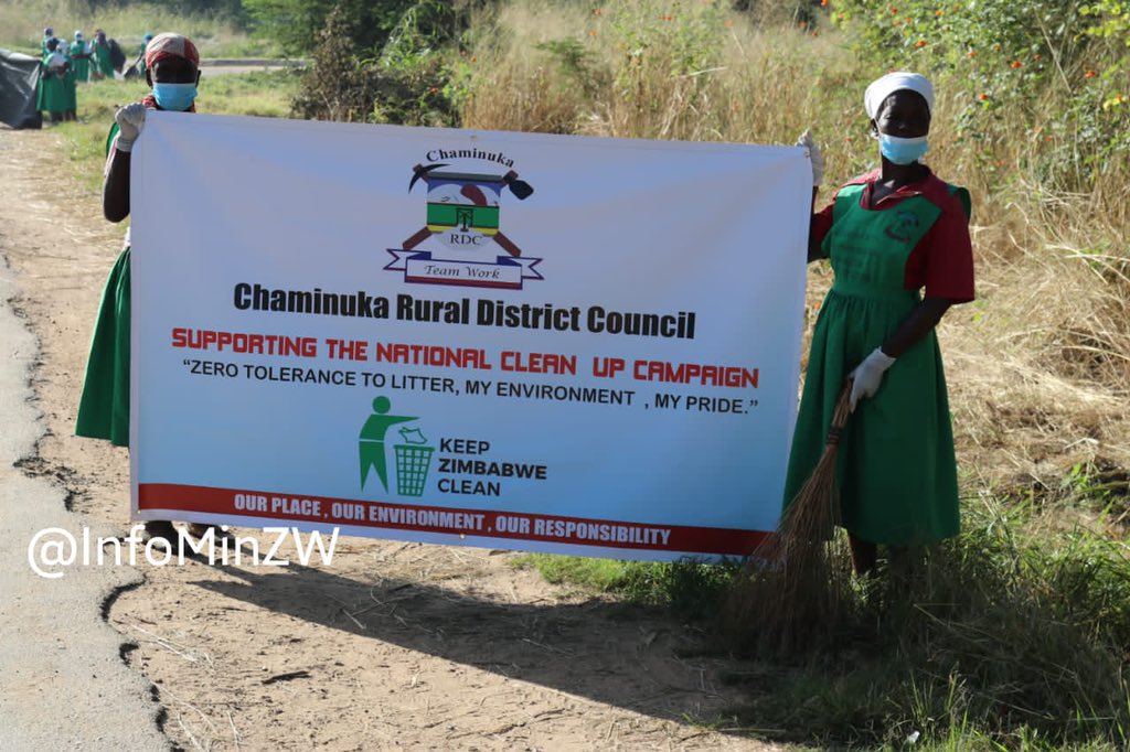 InfoMinZW's tweet photo. This morning HE President Emmerson Mnangagwa @edmnangagwa is leading the National Clean-up Campaign at Shamva Country Club, in Mashonaland Central Province. The Clean Up Day is held every first Friday of the month.
#TogetherProtectingTheEnvironment https://t.co/Nwpt7bnQFC