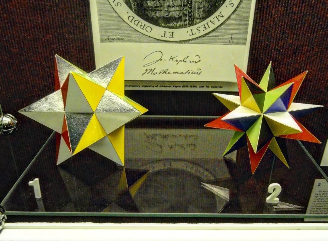 EtwTerp's tweet photo. Kepler's Star Polyhedra ...
Science Museum, London 🇬🇧
2014
#mathartist #mathlover #london #sciencemuseum #photomaths #kepler #keplerstar #polyhedra
🔶 RV sur Instagram:
📸🖍️MATHS_ARTIST✏️🎨https://t.co/1OVKVNPI8n https://t.co/lc49zOR8eS