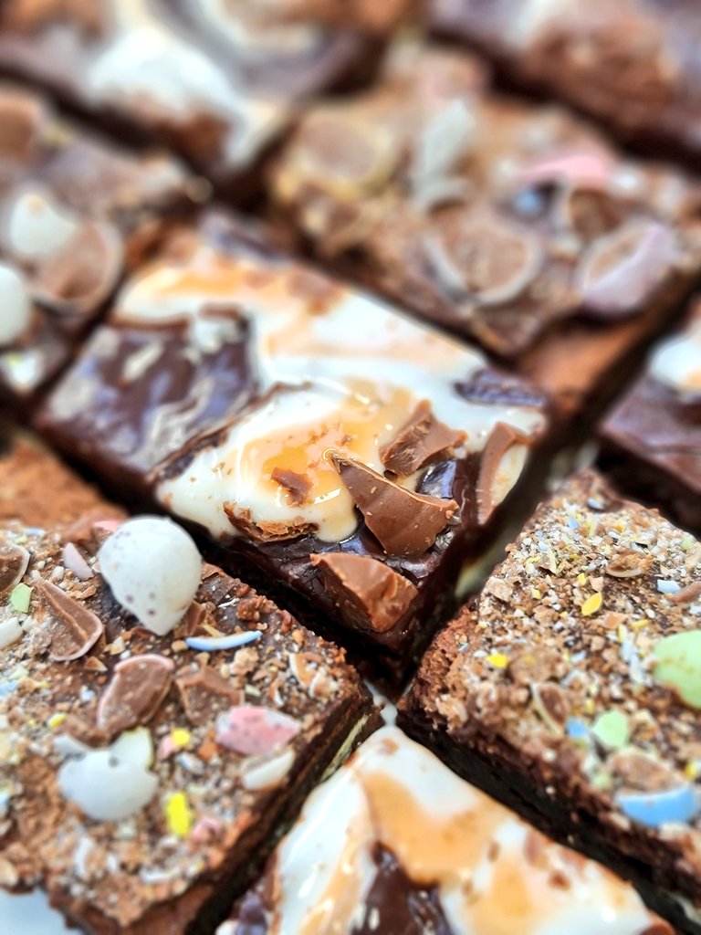 Catering_CoGC's tweet photo. Last chance for an Easter Bake before the Easter break guys 😍😪😍
Today on our Counters we have After Eight Chocolate Muffins &amp; Flourless Mini Egg/Creme Egg Brownies. Get them before they're gone👌💯
#welovethisbusiness #baxterstorey @CofGCollege @BaxterStorey  @ken__moodie https://t.co/Q64bPBDvZl