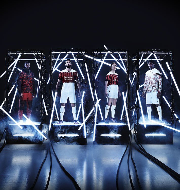 RossoneroBlog's tweet photo. Il @acmilan ha presentato oggi il “4th Kit” ossia la quarta divisa. Che ve ne pare?
#acmikan #quartamaglia #fourthkit https://t.co/tnIMtgbTSo
