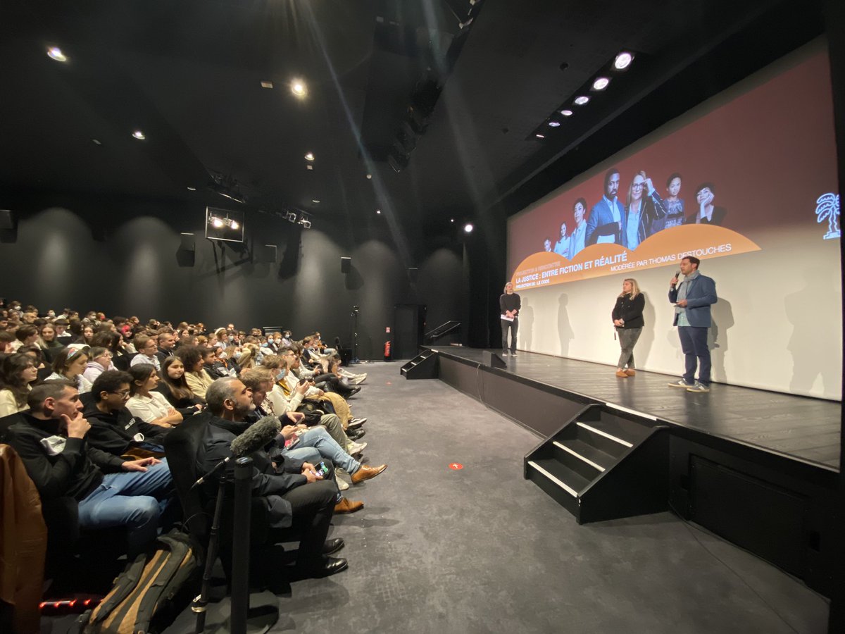 villecannes's tweet photo. 🌴 Comme chaque année @CANNESERIES s’ouvre à #Miramar avec un public 100% scolaire dans le cadre de la politique 100% #EAC menée par la #MairieDeCannes. 

➡️ Diffusion de «le Code» et échanges sur la justice : entre fiction et réalité avec des représentants du parquet de Grasse. https://t.co/yzabW9T3pP
