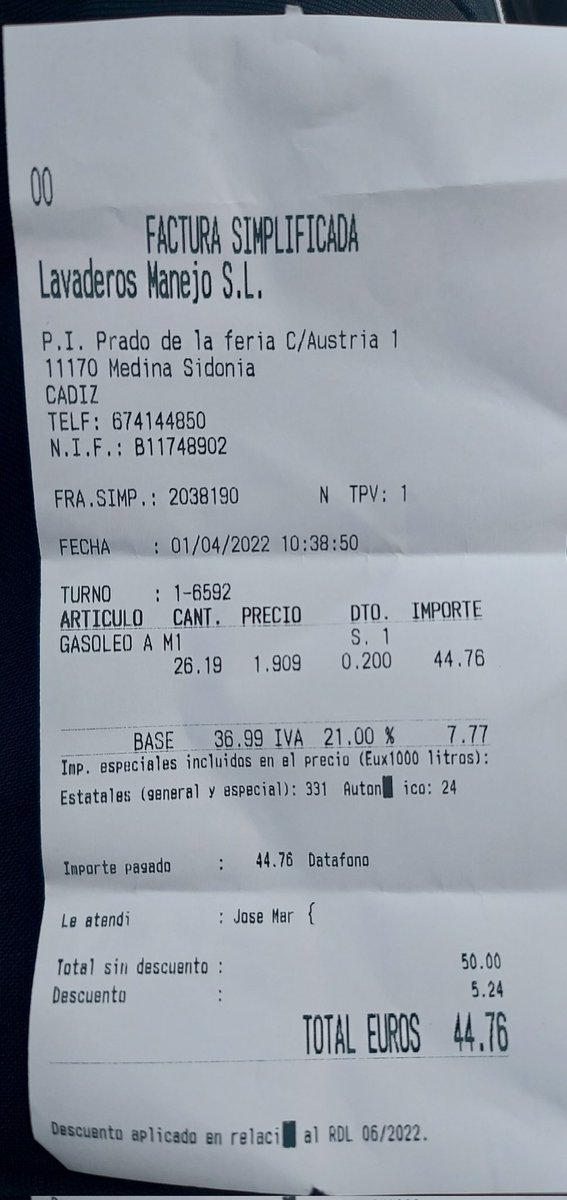 danicaballero90's tweet photo. Si ayer el litro de gasoil estaba a 1,85€, esta mañana llegaba al 1,90€

Con 50€ a penas me han puesto 26L

Y luego en la factura te especifican que 5,24 euros de esos 50 euros te los pone el gobierno... pretenden que le demos las gracias encima de todo.

NOS ESTAN SAQUEANDO https://t.co/CKVUn7WegT