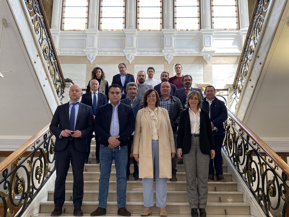 La presidenta de la Diputación, <a href="/angelesarmisen/">Ángeles armisen</a> ; junto a los diputados responsables de cada área, ha recibido la visita oficial de la nueva directiva <a href="/ASAJAPALENCIA/">ASAJAPalencia</a> 

Damos la bienvenida a José Luis Marcos como nuevo responsable de la entidad y a su nueva ejecutiva 😉🙌