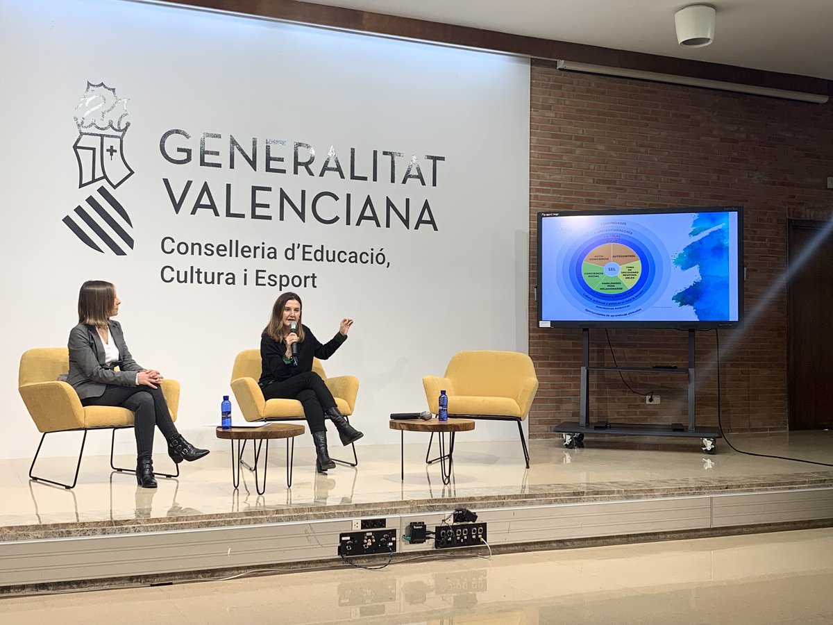 RaquelAnGi's tweet photo. Brillant la nostra companya Meli tractant la competència socioemocional. #SEL #CASEL https://t.co/QG5WHmpTdB