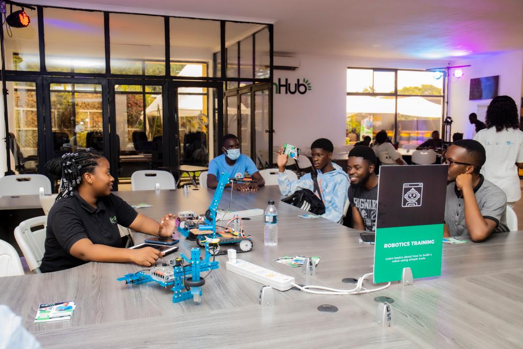 mHubMW's tweet photo. Participants of the Tech Festival have started off with a drone beginner training. Whereas some are now learning how to program microbits. Another group is learning how to build intelligent robotic systems. 

Check out highlights below!

#innovation #technology https://t.co/J7vksTz1qF