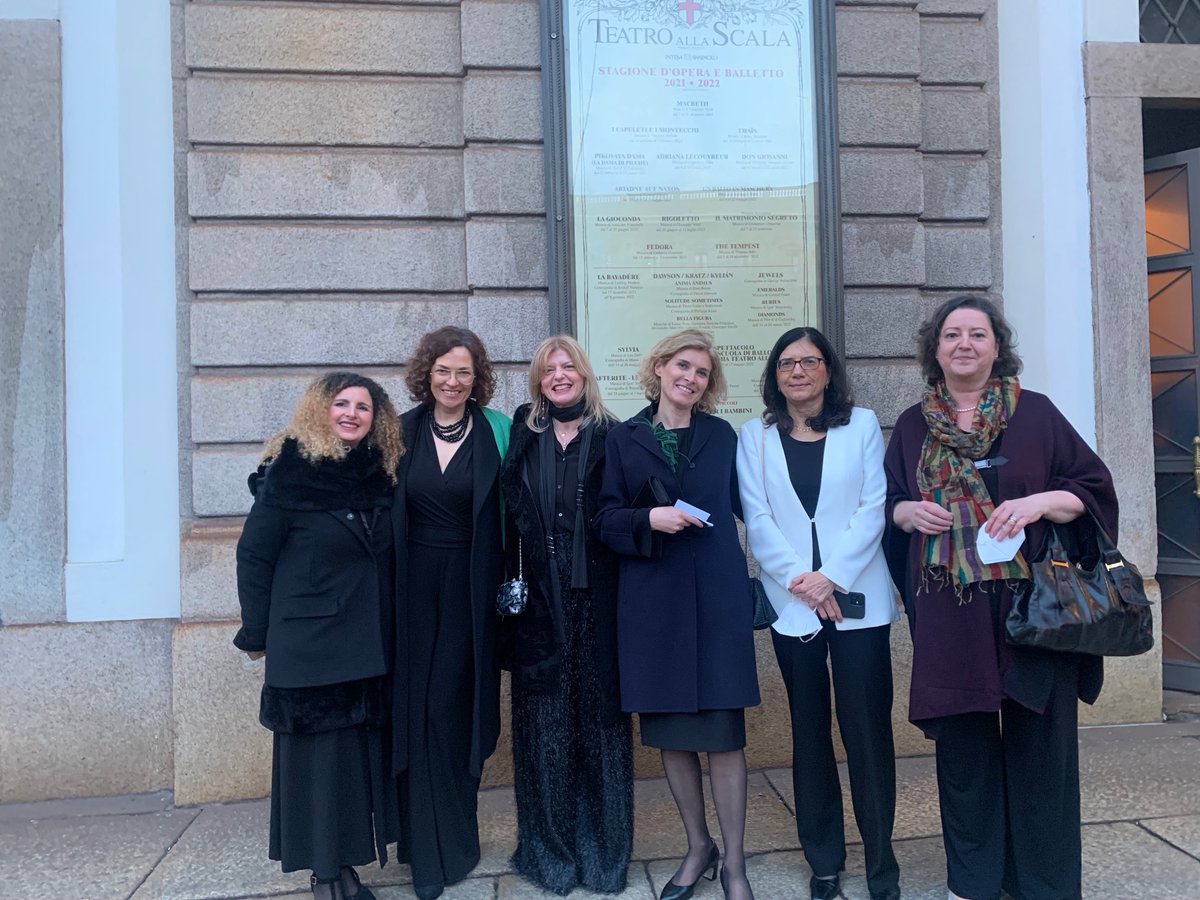 Real #academicglamour for once: after the talk at @ItaliaBrain in Milan all speakers go to La Scala to see Don Giovanni 🤩 with @alefreedot @A_Wykowska Barbara Mazzolai Mavi Sanchez-Vives and @dcerqui.