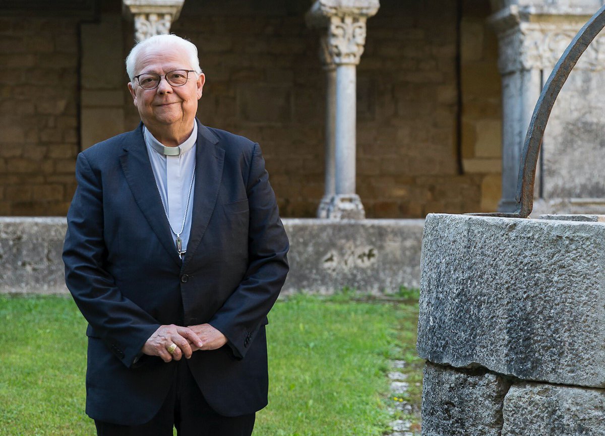 CorMariaStJosep's tweet photo. Us comuniquem que aquesta nit ha mort el #BisbeFrancesc, president del #patronat de la Fundació Cor de Maria-Sant Josep. #Descansienpau #DEP 🌟 https://t.co/6GZ7ogto48
