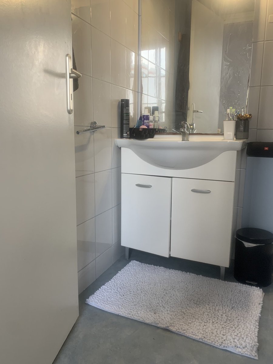 eniluapbb's tweet photo. Hello ! 
Je rends courant mai, mon #appartement situé à Recouvrance à #Brest. 
27m2 pour un loyer de 350 € charges comprises (hors électricité) 
+ d’infos en commentaires ! ⬇️
Merci à ceux qui partageront 🍀 https://t.co/BL4xLb0aXw