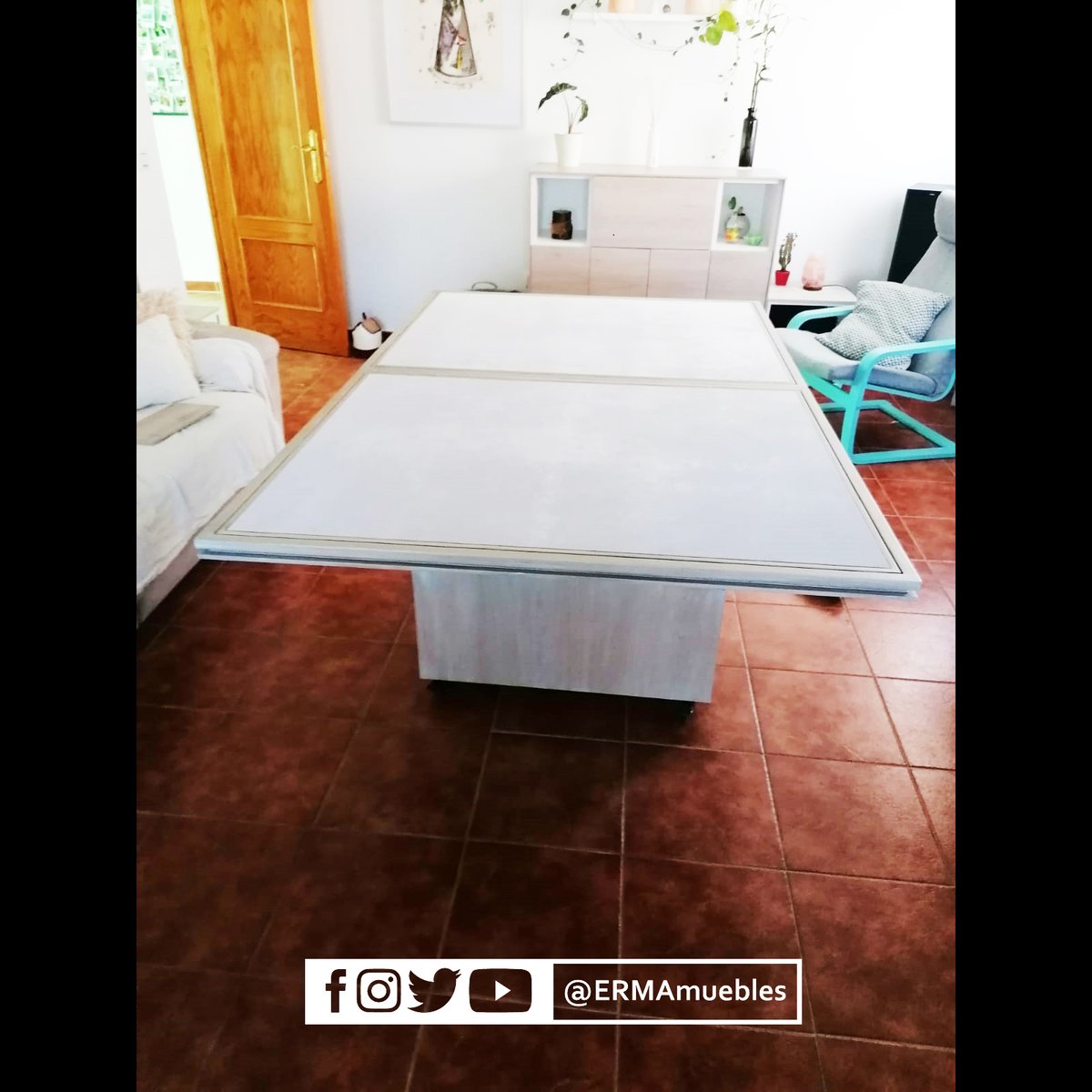ERMAmuebles's tweet photo. Un cliente nos manda estas fotos en plena batalla!! En una de nuestras mesas plegables Merlín. Este modelo cerrado, es una mesita de café, desplegado una gran mesa de comedor. Por supuesto dispone de carril al que acoplarle nuestros accesorios.
#boardgames  #juegosdemesa https://t.co/3N2xBptama