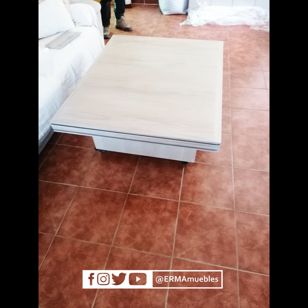 ERMAmuebles's tweet photo. Un cliente nos manda estas fotos en plena batalla!! En una de nuestras mesas plegables Merlín. Este modelo cerrado, es una mesita de café, desplegado una gran mesa de comedor. Por supuesto dispone de carril al que acoplarle nuestros accesorios.
#boardgames  #juegosdemesa https://t.co/3N2xBptama