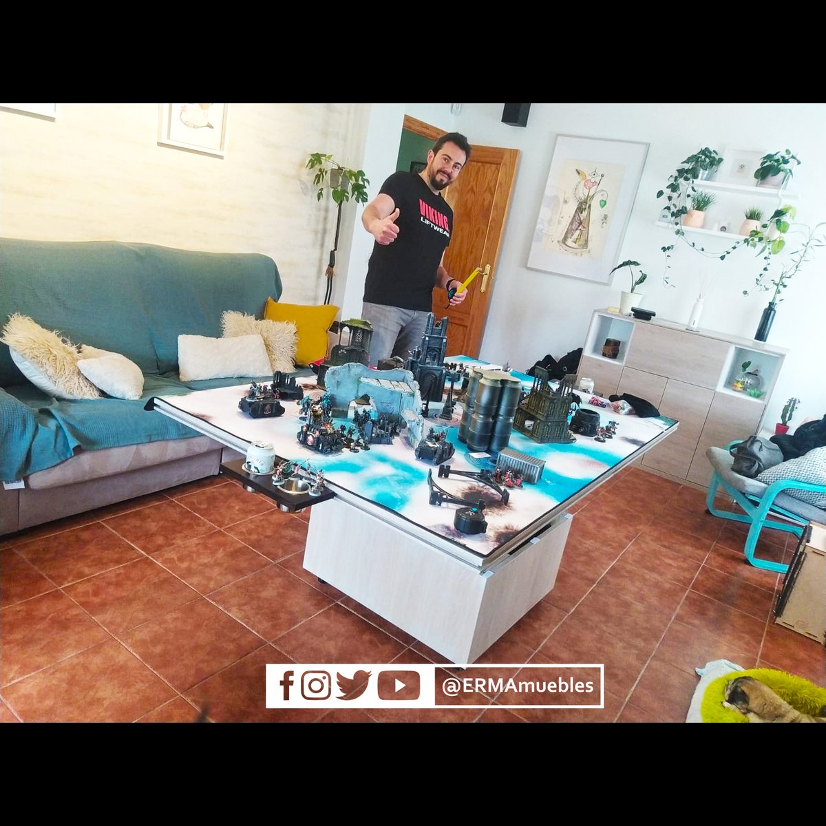 ERMAmuebles's tweet photo. Un cliente nos manda estas fotos en plena batalla!! En una de nuestras mesas plegables Merlín. Este modelo cerrado, es una mesita de café, desplegado una gran mesa de comedor. Por supuesto dispone de carril al que acoplarle nuestros accesorios.
#boardgames  #juegosdemesa https://t.co/3N2xBptama