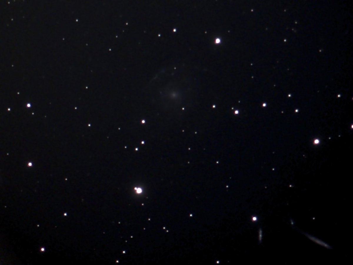 AstroMikeMerri's tweet photo. For last night’s non-#LockDownAstronomy with the @unistellar #eVscope, a look through passing clouds at the faint disturbed spiral galaxy NGC 2805 and its edge-on companions NGC 2814 and NGC 2820. https://t.co/WyzMlRzuTD