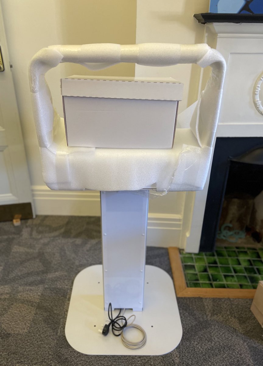 chris_edwardss's tweet image. A new arrival in my office #hublets