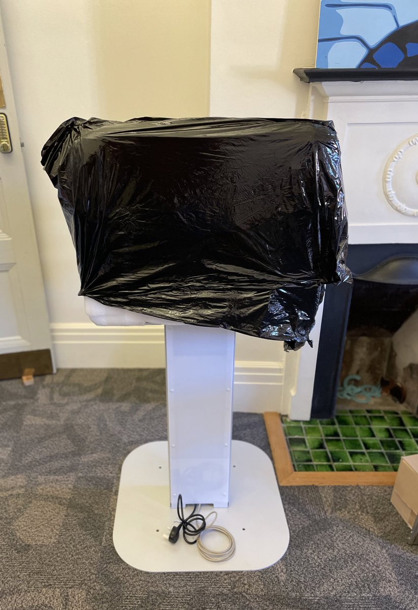 chris_edwardss's tweet image. A new arrival in my office #hublets