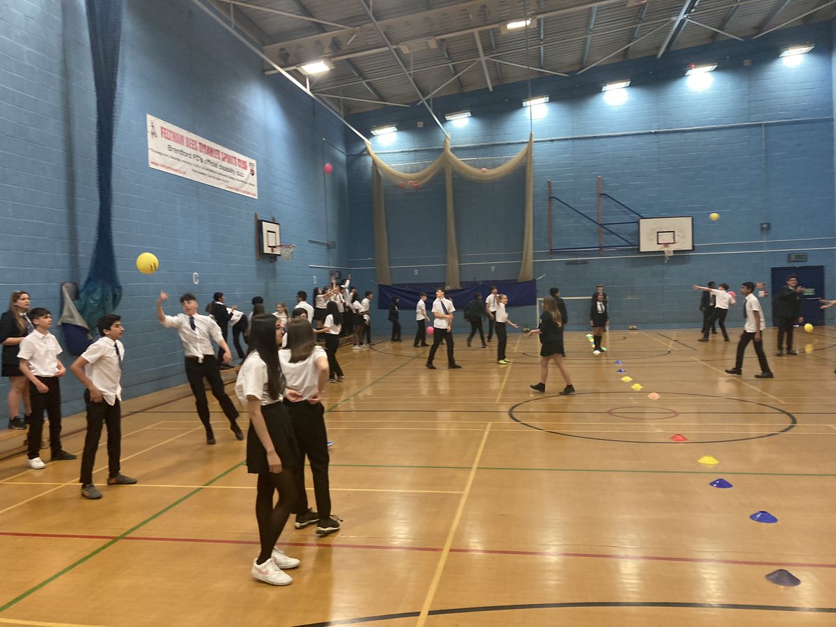SpringwestH's tweet photo. House event: Benchball
This week saw the students engage in healthy competition through the benchball competition. Each year group competed for house points during the lunchtime co-curricular activity. Thank you to the PE department for running such a successful event! https://t.co/FocycrL17h
