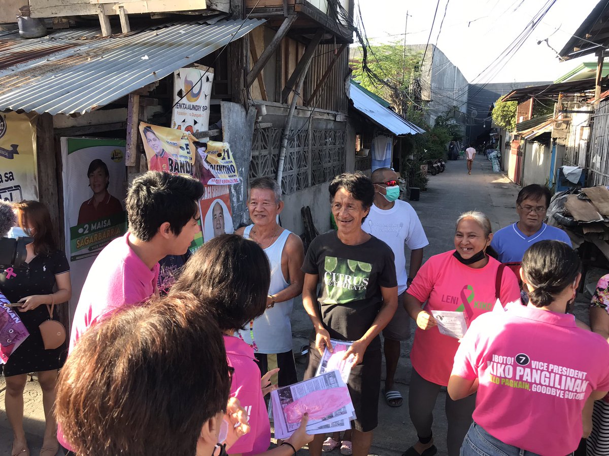 MissKayeBrier's tweet photo. Now. @donnypangilinan conducts house-to-house campaign for VP Leni Robredo and Sen. Kiko Pangilinan at Brgy. Tinago, Dumaguete City. @InqNational @inquirerdotnet https://t.co/SUQZN6wJ7j