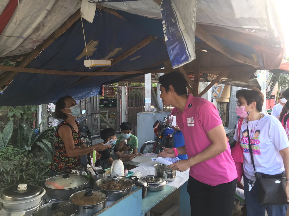 MissKayeBrier's tweet photo. Now. @donnypangilinan conducts house-to-house campaign for VP Leni Robredo and Sen. Kiko Pangilinan at Brgy. Tinago, Dumaguete City. @InqNational @inquirerdotnet https://t.co/SUQZN6wJ7j