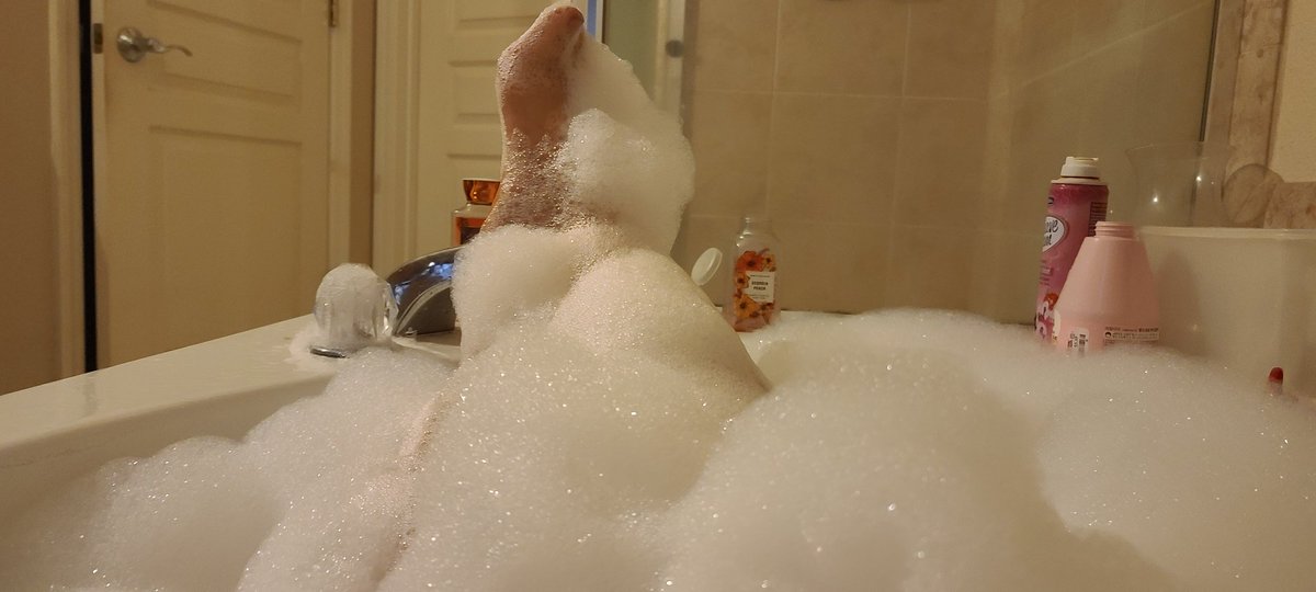di_winston's tweet photo. Decided to take a #pageoutofothersbooks..a nice hot #bath before crashing for the #nite..I may have added a lil too much #bubblebath...ooooops,lol ๐ค๐คฆโโ๏ธ๐คฃsooo #relaxing..1 thing of #heat..heated water I don't mind..otherwise bring me the #cold #hotbath #overdoneit #cinnamonpumpkin https://t.co/V5J7qZIM0P