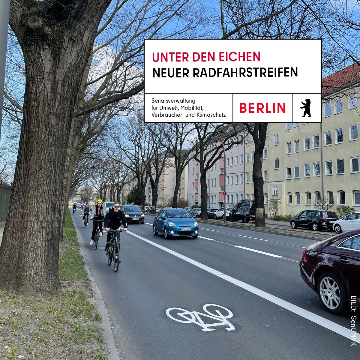 SenMVKUBerlin's tweet photo. #UnterdenEichen hat das @basz_berlin stadtauswärts einen neuen #Radfahrstreifen markiert 🚲💚. Der breite Radfahrstreifen macht das #Radfahren sicherer, entlastet den #Gehweg und ist für den #Busverkehr freigegeben, sodass auch Busse hier zügig vorankommen 🚌. #Mobilitätswende https://t.co/XxUhcvKTp4