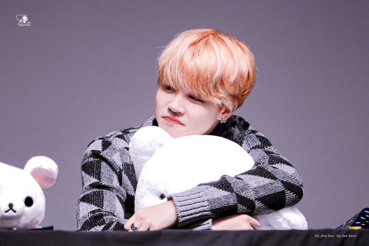 1013Firstlove's tweet photo. 160102 Myeongdong Fansign

#JIMIN #지민 #ジミン 
#ParkJimin 
#방탄소년단지민 
@BTS_twt
#AprilFoolsDay https://t.co/rgcQ88I3A5