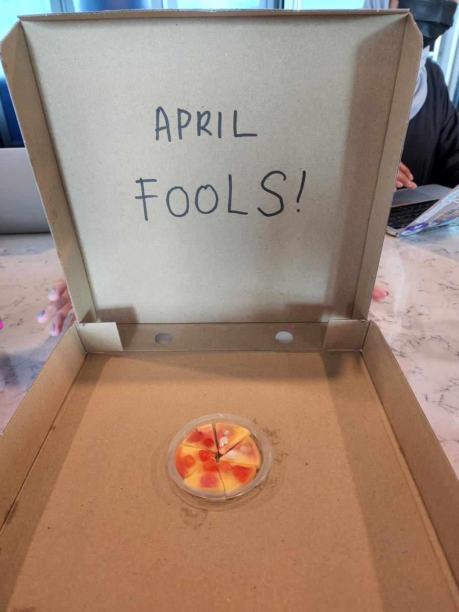 Paige_pei's tweet photo. Happy April Fools' Day🥂#NotLibraryLounge https://t.co/bP3eQK2fvR