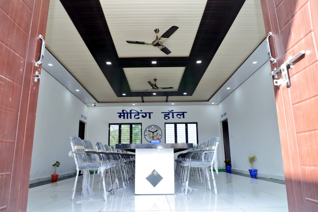 CdoRampur's tweet photo. 🏘️एक पंचायत सचिवालय ऐसा भी🏘️
🛖ग्राम मुड़ियां कलां-बिलासपुर 
✨प्रधान और सचिव ने तैयार करवाया प्रोफेशनल कार्यप्रणाली के अनुरूप सचिवालय।
✨सचिवालय में कंप्यूटर,सोलर पैनल,ग्रीन स्पेस,प्रोजेक्टर,स्ट्रीट नाइट वीजन कैमरा और लिंक्ड लाइब्रेरी करेंगे संचालित।
@Comm_Moradabad 
@DeoRampur https://t.co/vpyuCg9Yka