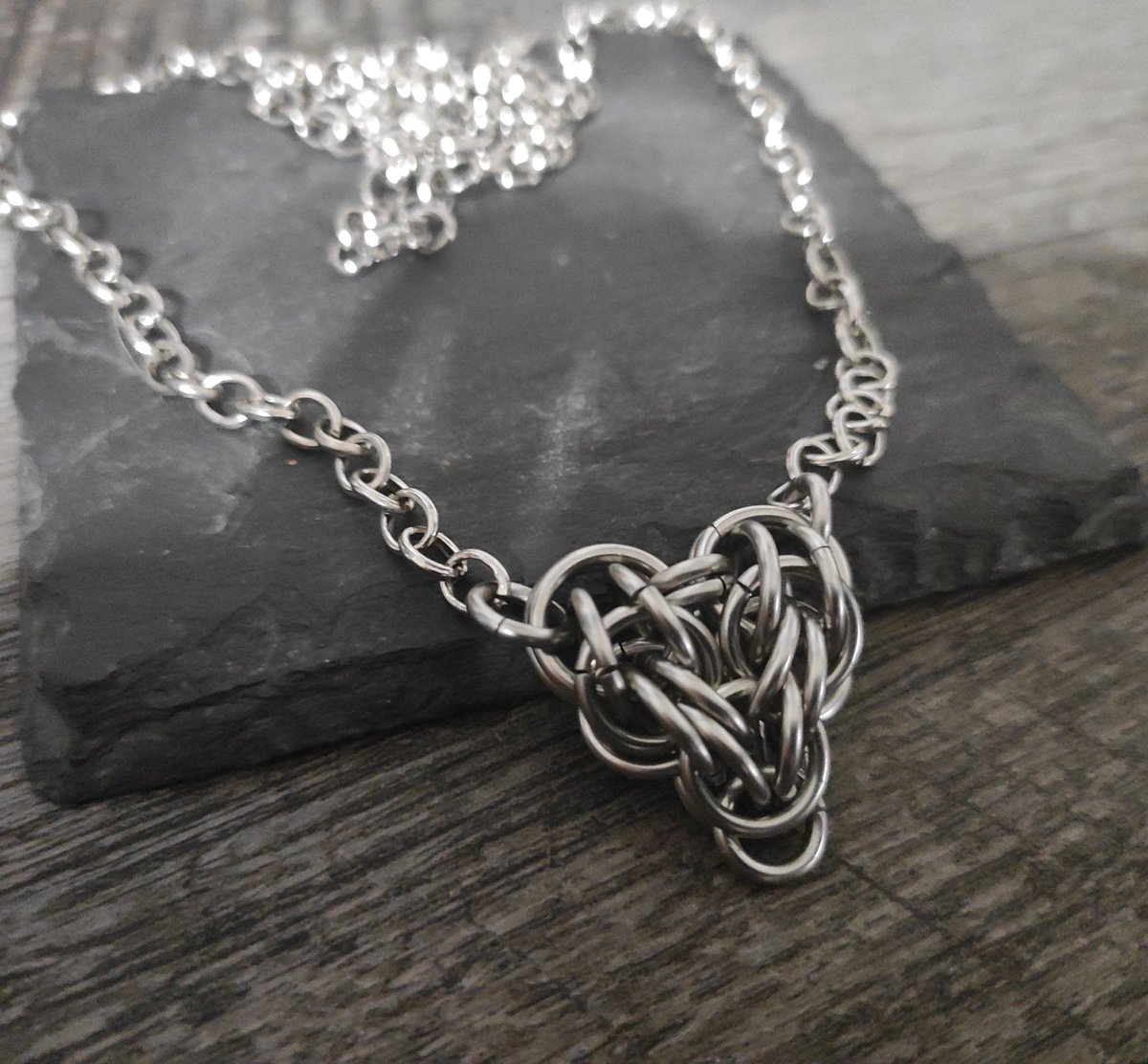 MaylleArts's tweet photo. Good morning! Keep your heart strong. 💜 New pendant "CHAINMAIL HEART" from our store and available to ship worldwide! 
We wish you much love and peace for this weekend.

#heart #Peace #chainmail #art #FridayVibes #medieval #vikings https://t.co/P3salDJXiB