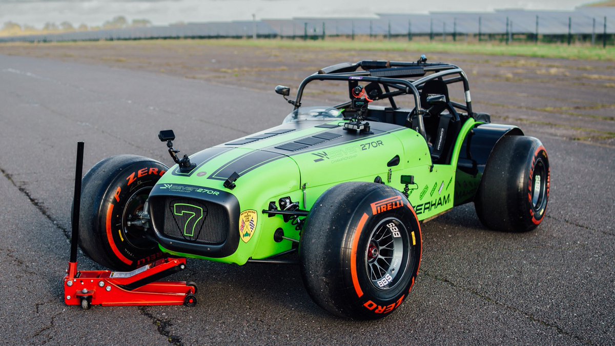 jacksonbrxb's tweet photo. The most fun I’ve ever had making a video. We put F1 tyres on a Caterham for a Driven Media video 🏎😂 Major old Top Gear vibes. https://t.co/lM1JGFr2Ff #F1 https://t.co/hXll2nZc1Y