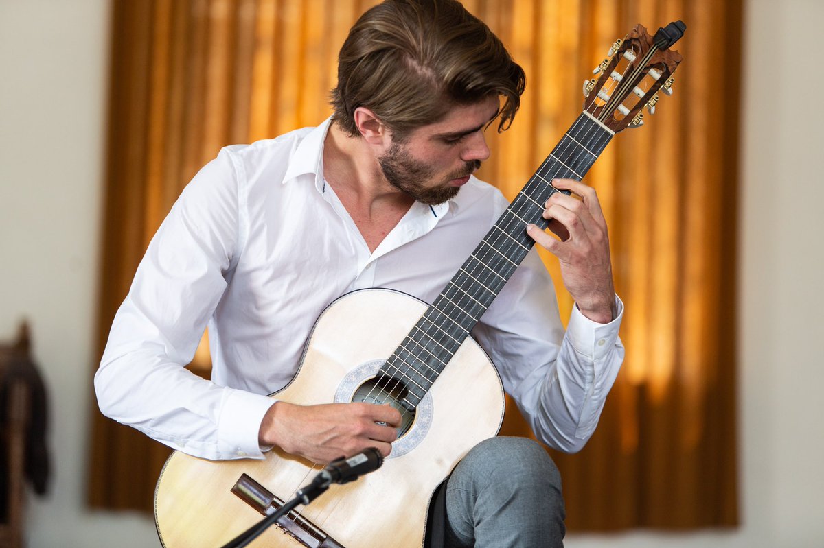 Ontbijtconcert in de Observant. Kom ontbijten en genieten van de muziek van gitarist Glenn de Roo op zondag 3 april. observant.nl  #gitaar #concert #observant #amersfoort