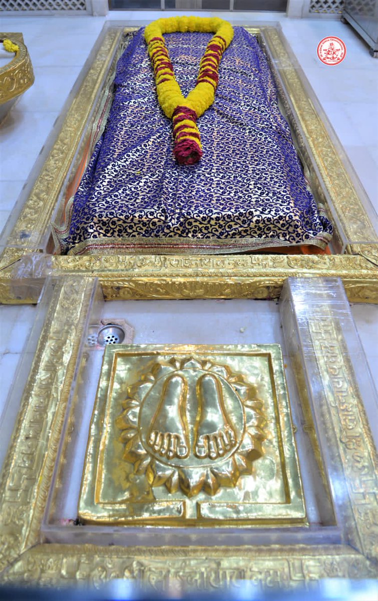 SSSTShirdi's tweet photo. *!! ॐ साई राम !!*
*श्री साईबाबा संस्थान विश्वस्त व्यवस्था,शिर्डी*
*!! ॐ Sai Ram !!*
*Shri Saibaba Sansthan Trust, Shirdi*
*आरती :- धुपारती*
 *शुक्रवार  ०१ एप्रिल २��२२*     
*Aarti : - Dhoopaarti* 
*Friday 01 April 2022* https://t.co/bamqyGhIFD