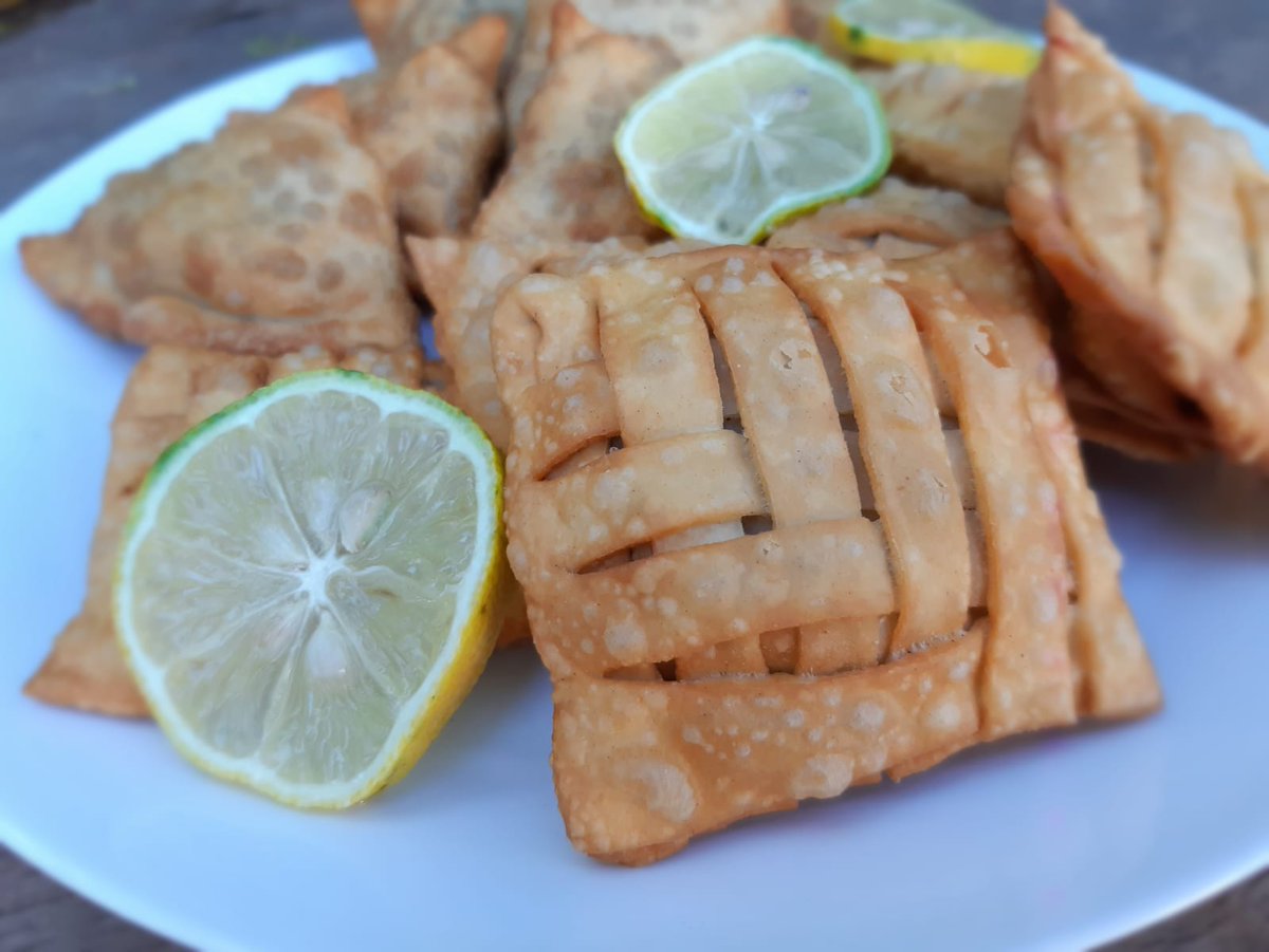 lizzereats's tweet photo. For brunch, break fast or evening tea..woven samosa, either meat or vegie samosa 
#samosa #AprilFoolsDay #lizzereats https://t.co/fqVPjkYeFL