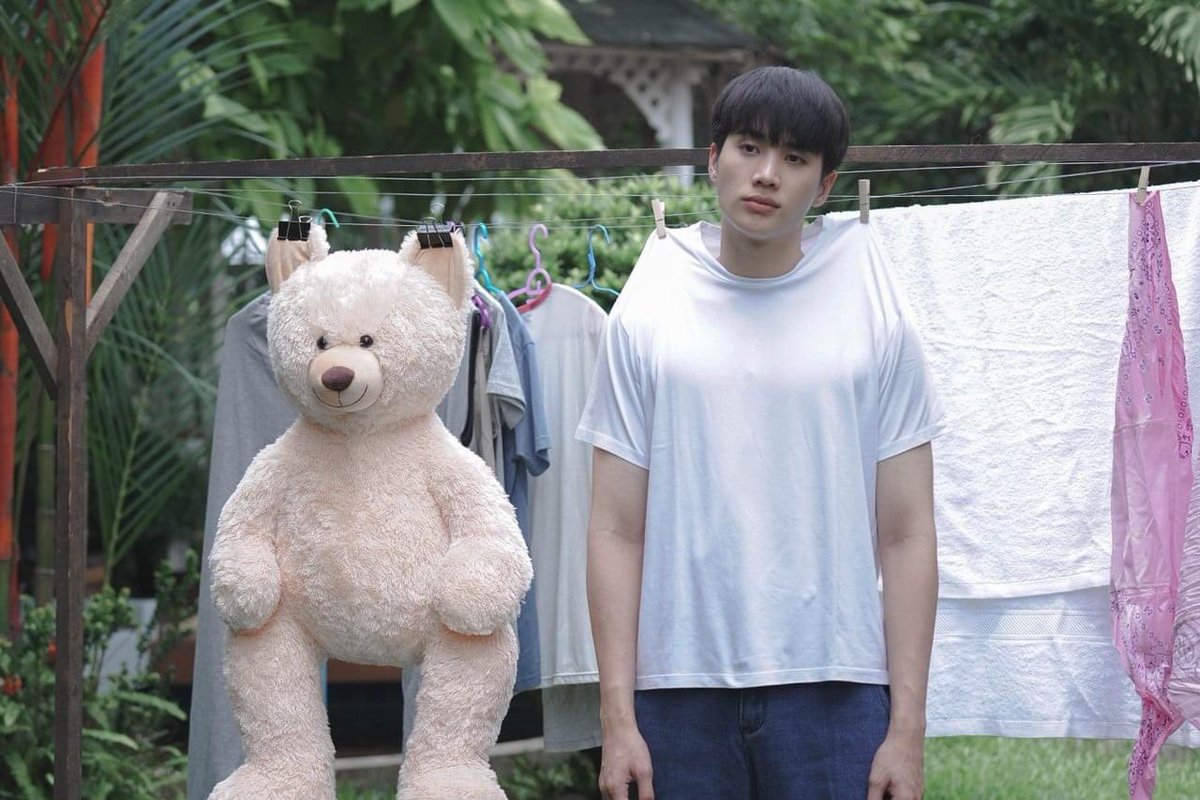 bbigkachu's tweet photo. อิน สารินเล่นเป็นตัวเต้าหู้ดีมาก สีหน้า ท่าทางเหมือนตุ๊กตาจริงบวกกับหน้าตาที่น่ารักใส่ซื่อคือได้มาก ไม่พอเคมีเข้ากับจ๊อบ ธัชพลมาก อยากให้แมสสุดๆ #คุณหมีep2 https://t.co/OdWbq2FSwr