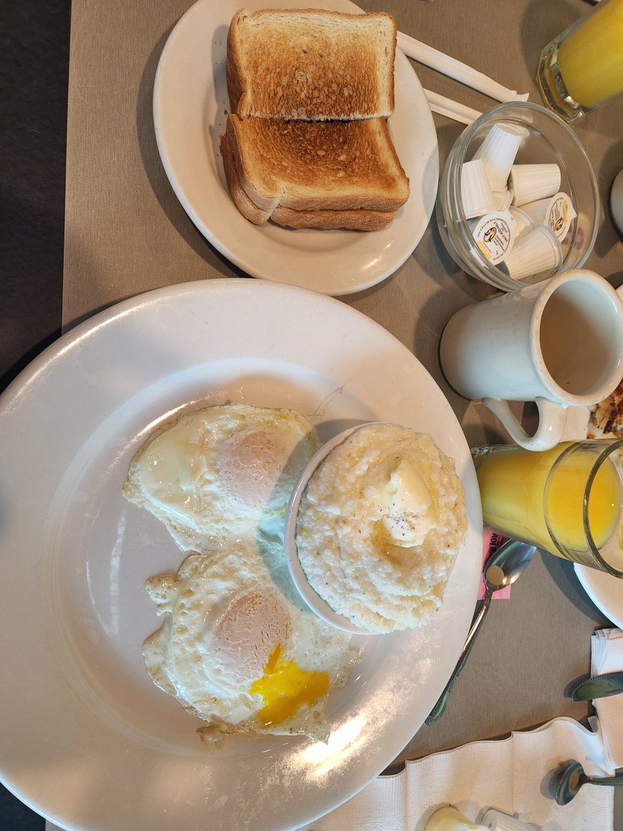 JohnLukeNYC's tweet image. #BreakfastTime At The #SheerWoodDiner #Yummy