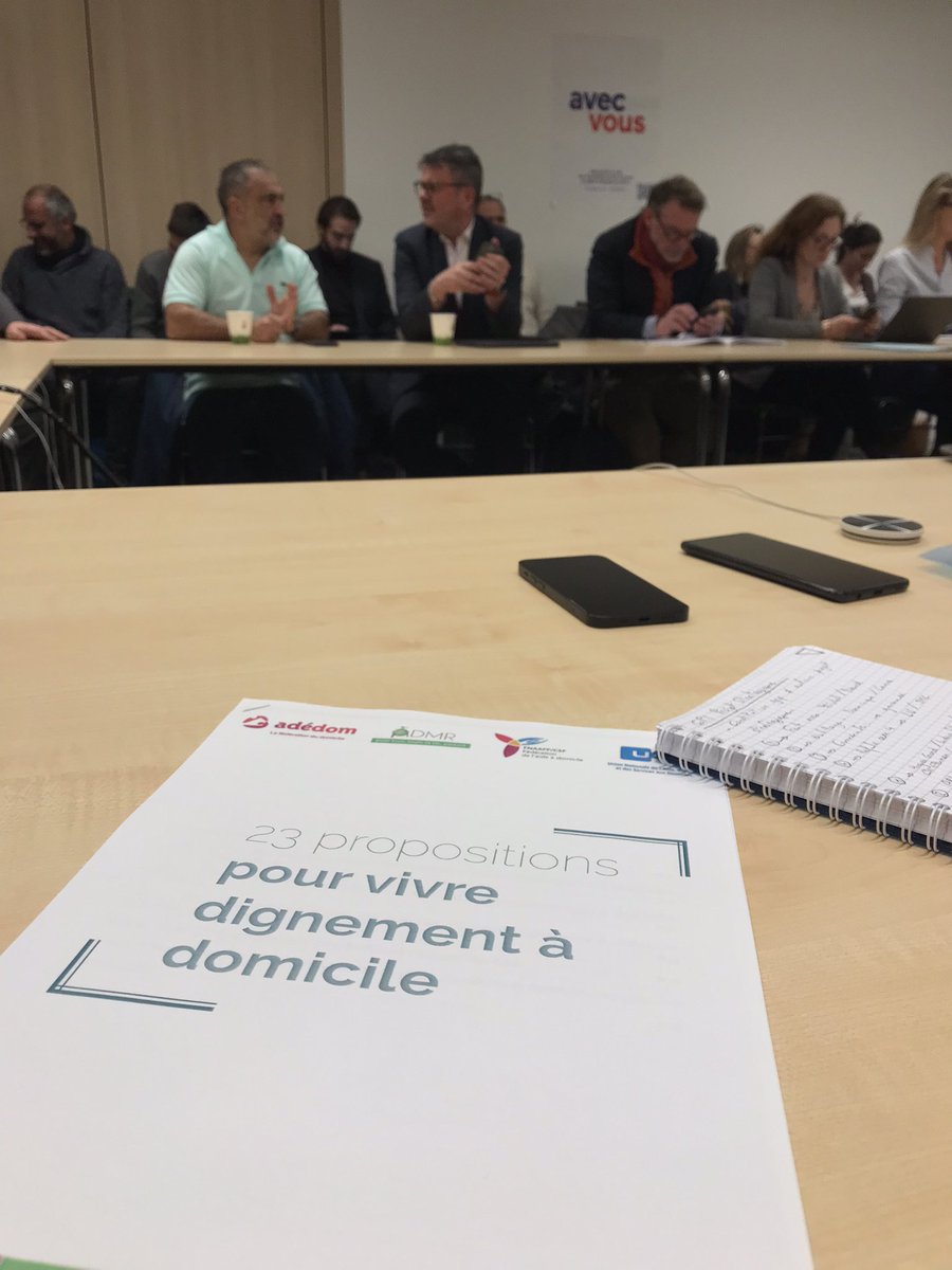 FedeAdedom's tweet photo. Au siège de #campagne de @EnsembleEMacron pour évoquer avec @Guerin_Serge les questions d’#autonomie, d’#aide, de soins et d’#accompagnement à #domicile https://t.co/7X1mCGPPBW