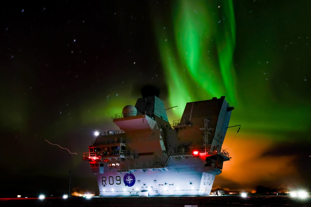 UKinIceland's tweet image. We look forward to welcoming @HMSPWLS &amp;amp; @HMS_Richmond to #Iceland soon! 🇮🇸

Based on these lovely photos from your #Norway 🇳🇴 visit, you don't have to worry about it being too cold over here 🏝️😎 #7degrees