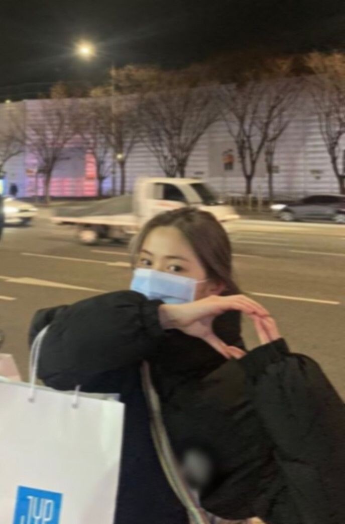 eu_vein's tweet photo. spend more time with u @_eushin ily always<3 https://t.co/1cI7qdo7Vh