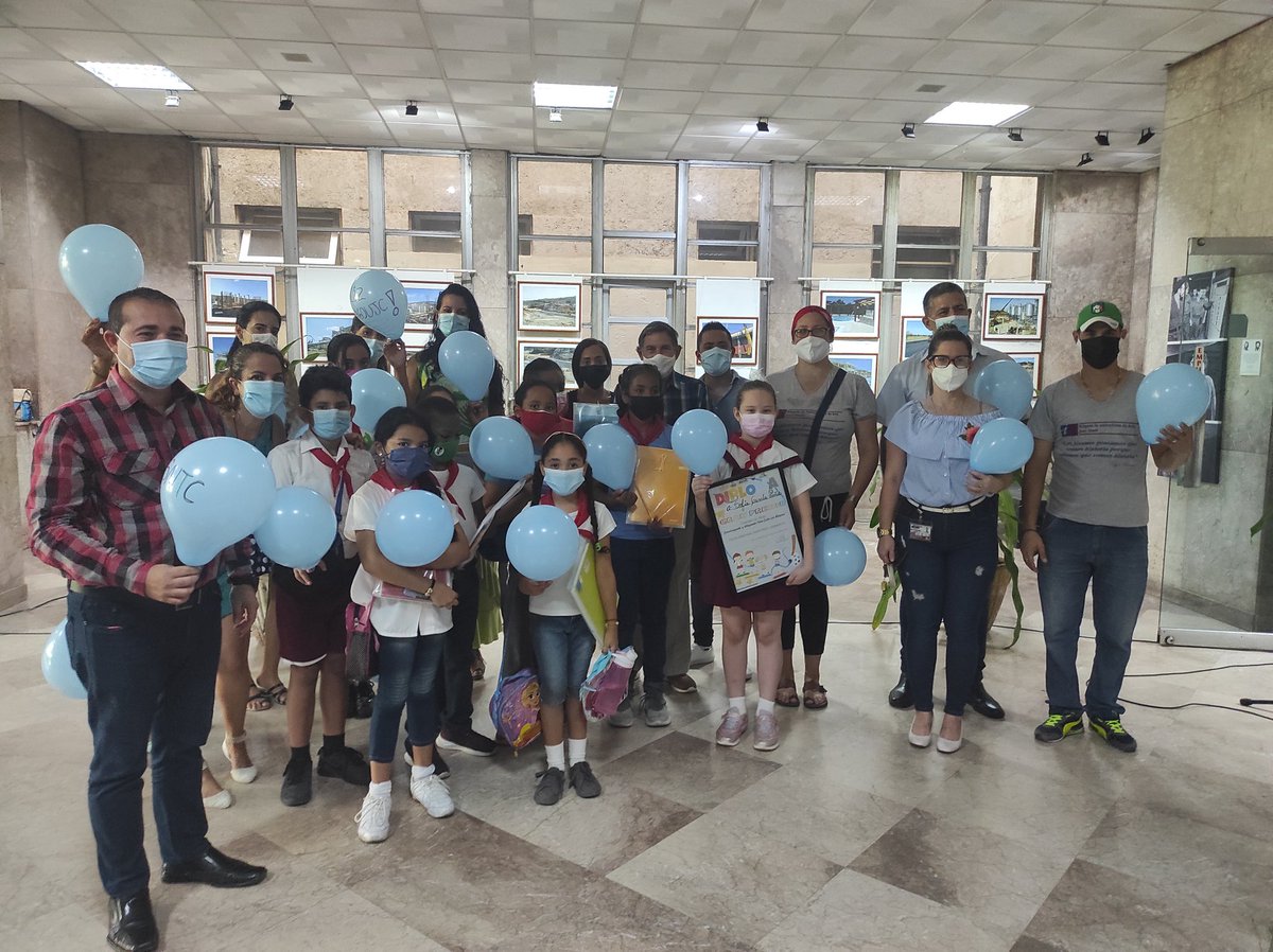 CubaCubacons's tweet photo. Con la presencia de @Misael82834031, Secretario del @SNTC_Cuba de la Construcción, y @Amaury_MedinaM Viceministro de la Construcción, se realizan las premiaciones del Concurso "Construyendo y Dibujando una Cuba sin Bloqueo", iniciativa del @CubaMicons de conjunto con el @DeGedic https://t.co/wI5kZwYXCY