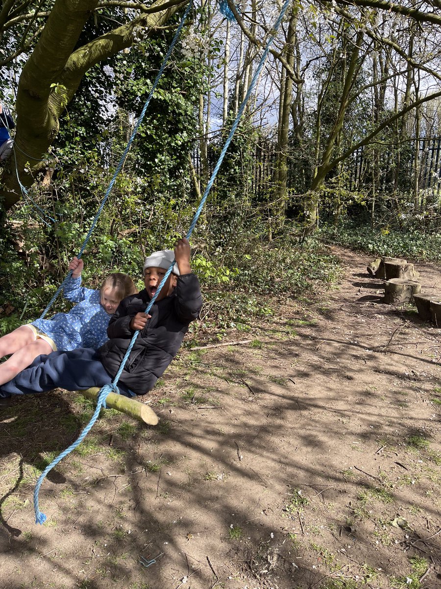 BartonCloughSSC's tweet photo. Friday = Forest School!

In our session today we spent time shaving sticks to get the bark off so we can use them in our cooking session next week.

Of course we then ended the session with a turn on our forest school swing! @BartonCloughFS

#forestschool #outdoorlearning https://t.co/JArtW43abo