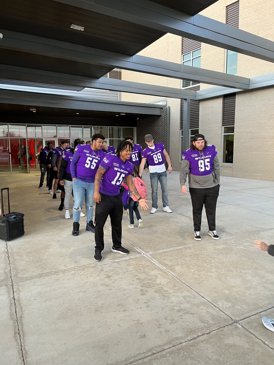 ACUFootball's tweet photo. High Five Fridays are the best way to start a day. ✋

#GoWildcats https://t.co/98zmryziRk