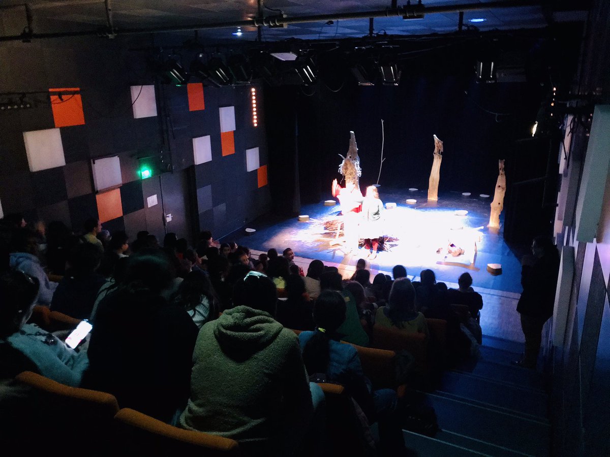 LigueParisEduc's tweet photo. Aujourd’hui dernière représentation du spectacle de Gretel et Hansel de la compagnie le Bottom Théâtre au centre Ken Saro @Mairiedu20 d’après le magnifique texte de S. Lebeau : 28 classes d’élémentaire des @CEPortes20e #CitésEducatives : projet en 3 étapes autour des contes https://t.co/MrpTMtjjvQ
