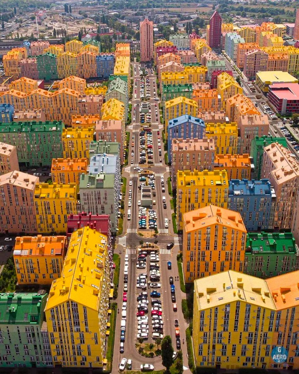 iftymahfuz88's tweet photo. Beautiful block of colorful houses and buildings in Comfort Town, a residential suburb of Kyiv, photographed in 2019. Who knows what it looks like now.

#architecture #urbanphotography #city #UkraineCrisis #UkraineRussia #streetphoto https://t.co/aqGkM1sFHd