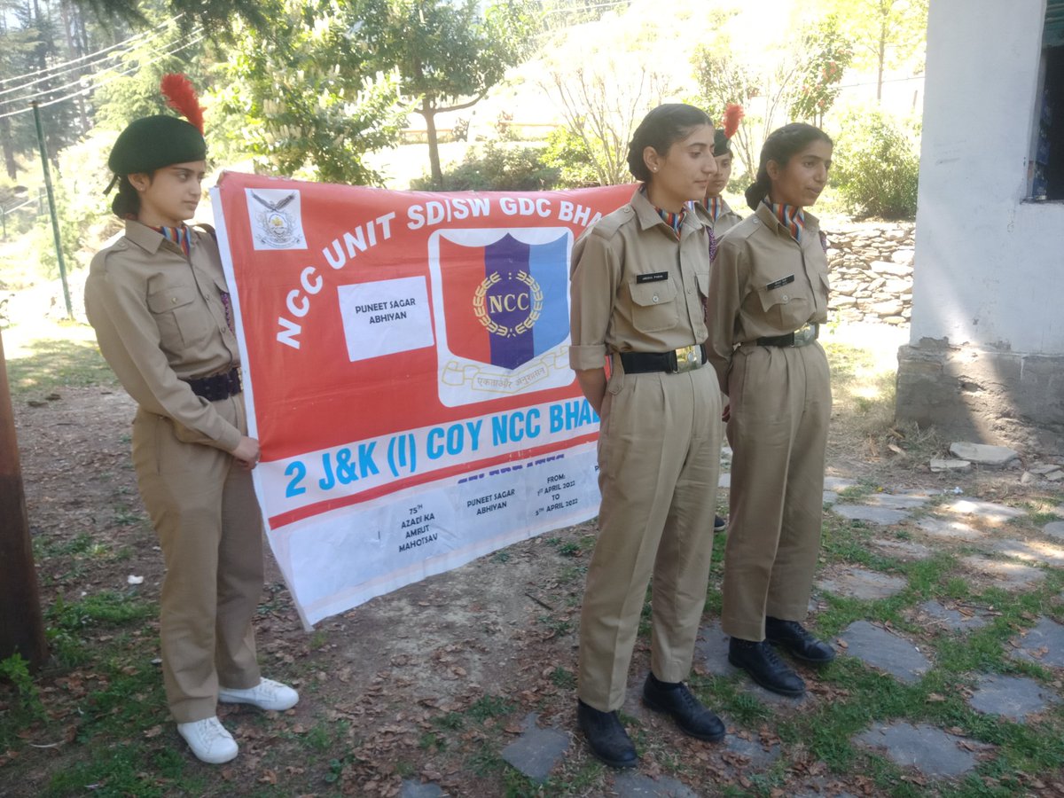 prithvi_prof's tweet photo. #PuneetSagarAbhiyaan
#CleanlinessOfRiverNiru
SD&amp;SW NCC unit Govt Degree College Bhaderwah,2JK (I)coy NCC Bhaderwah JK &amp;L Dte  started five days progm under Puneet Sagar Abhiyaan .
@RanjanMahajan6
@DteJKL https://t.co/NhHumAKE7Q
